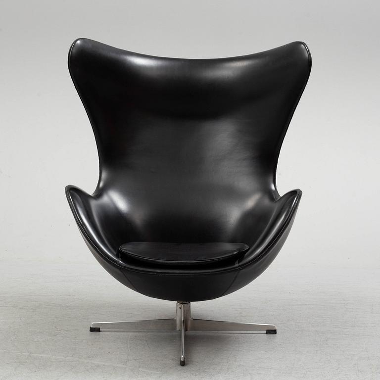 A 1960s easy chair "Egg chair" designed for Fritz Hansen, Denmark.