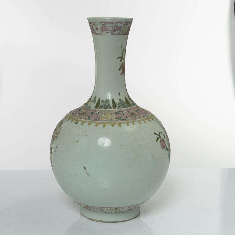 Vas, porslin, Kina, 1800-/1900-tal.