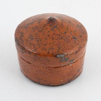 Inger Rokkjaer, lidded box, raku, Denmark, 2004.