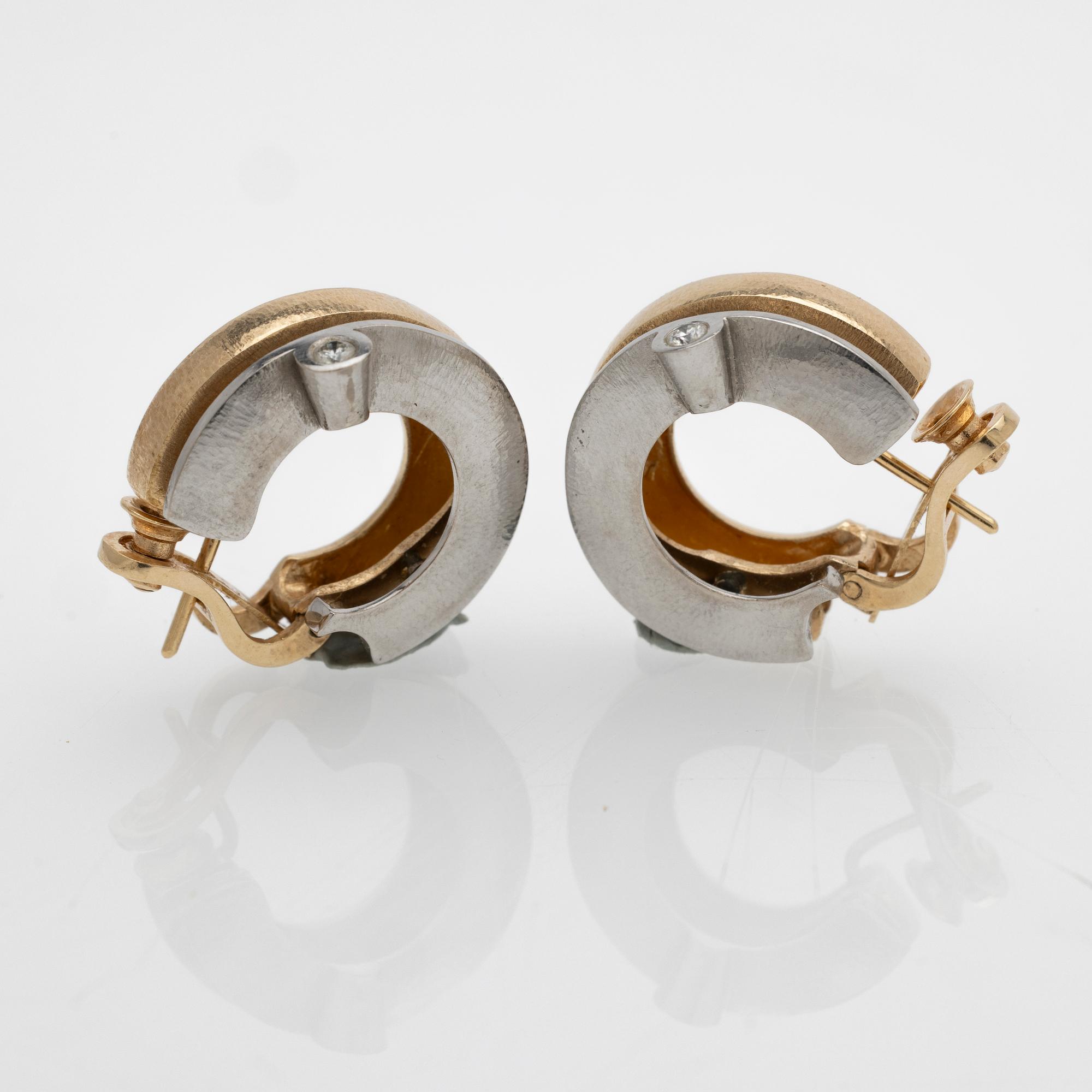 Ole Lynggaard, Earrings, a pair, 18K gold and white gold with brilliant-cut diamonds.