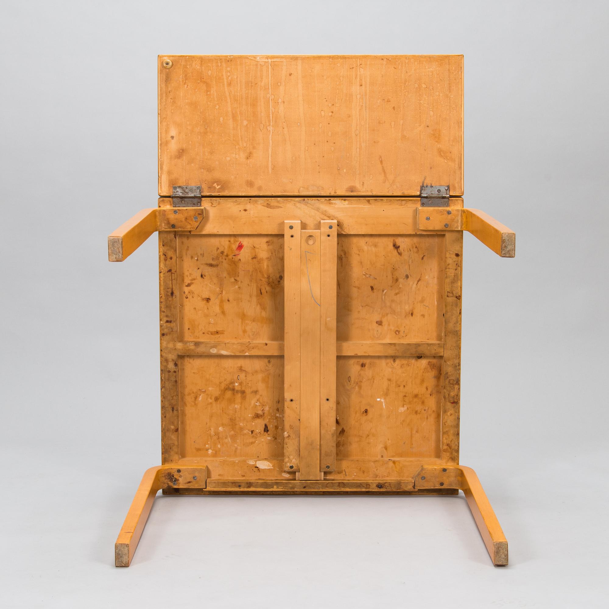 Alvar Aalto, klaffbord "DL82" och pallar, 6 st "60",  O.Y. Huonekalu-ja Rakennustyötehdas A.B 1900-talets mitt.