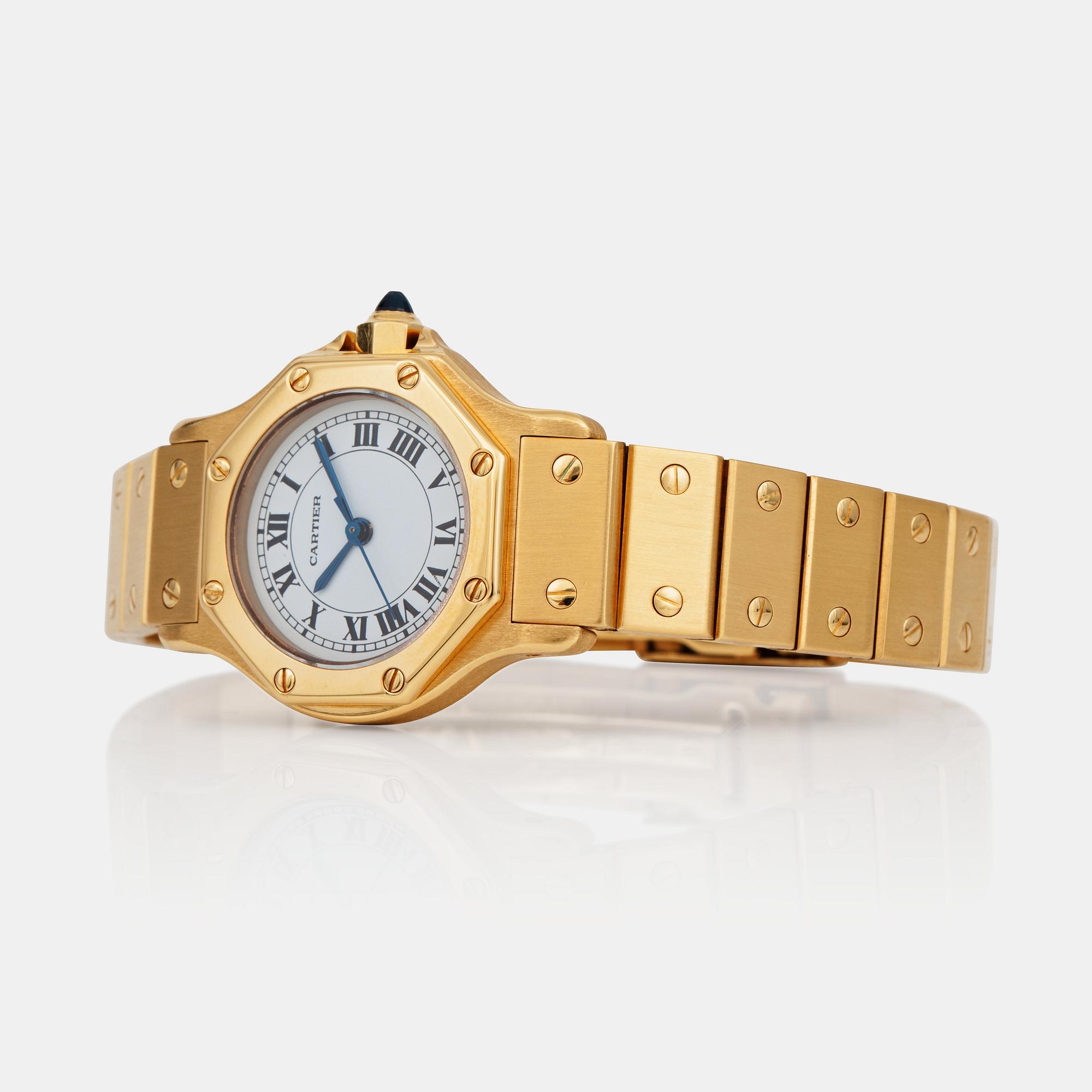 A Cartier Santos ladies watch in 18K gold. Serial number 8090604461. Automatic. Original box. Bukowskis