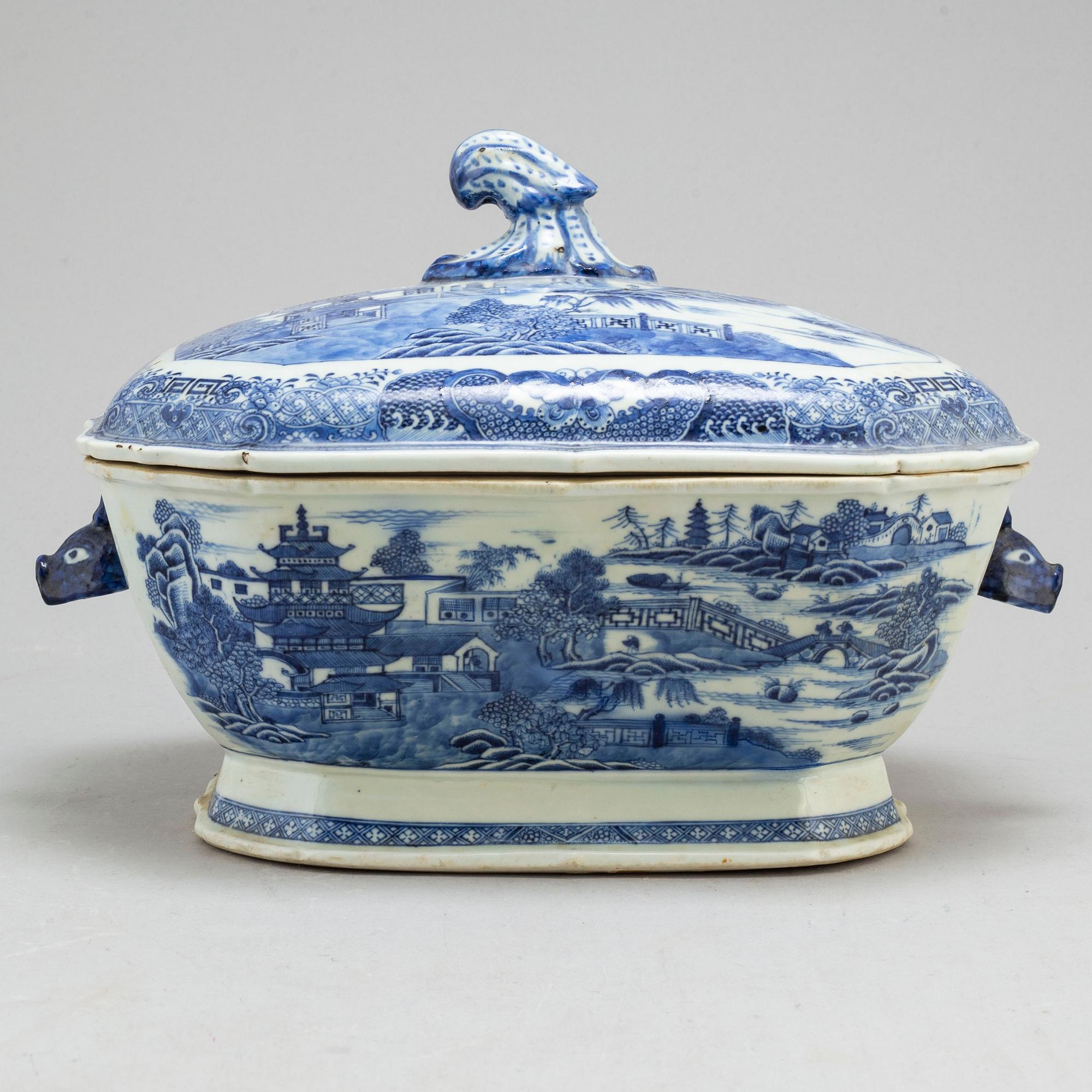 TERRIN med LOCK, kompaniporslin. Qingdynastin, Qianlong (1736-95).