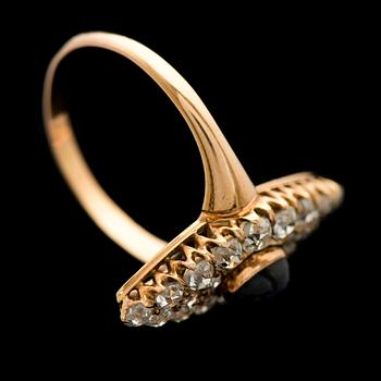 RING, cabochonslipad safir, gammalslipade diamanter, 14K (56) guld. Ryssland.