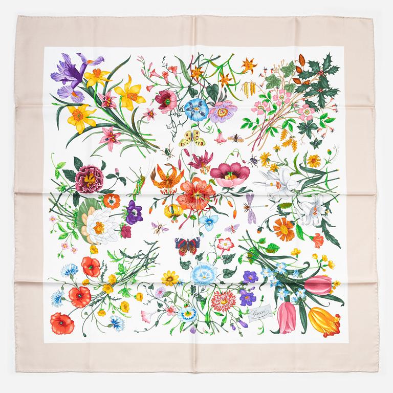 Gucci, a 'Flora' twill silk scarf.