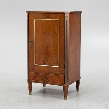 Cabinet, Gustavian style, early 20th century.