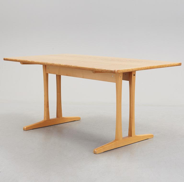 A SHAKER MODELL C18, dining table by Børge Mogensen.