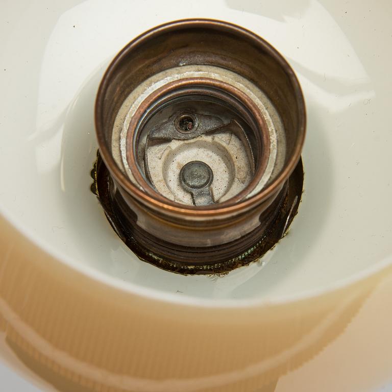 Paavo Tynell, kattovalaisin, malli 1359/4 Taito 1900-luvun puoliväli.