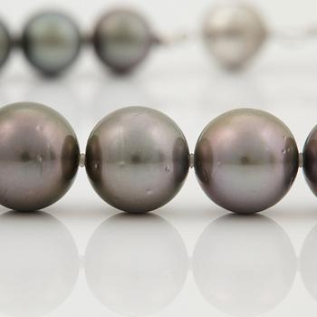 PÄRLCOLLIER.
