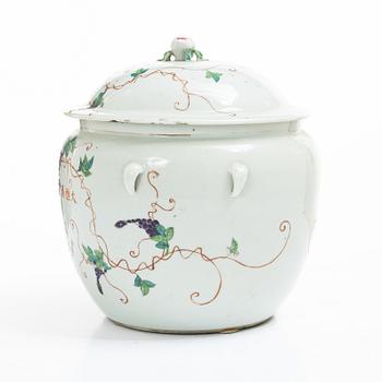 Lacquer urns, China, 19th century.