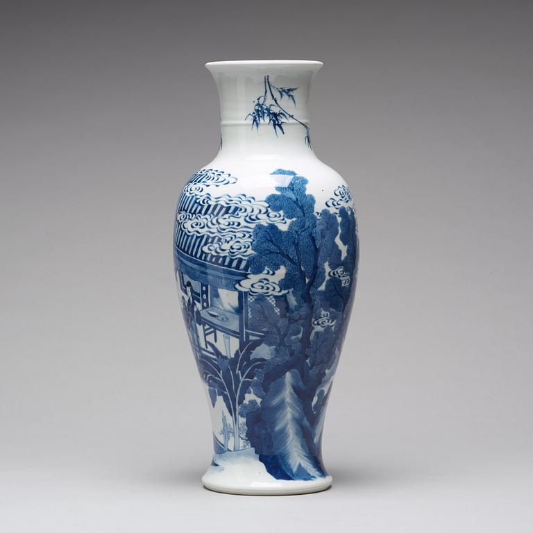 VAS, porslin. Qingdynastin, Kangxi (1662-1722).