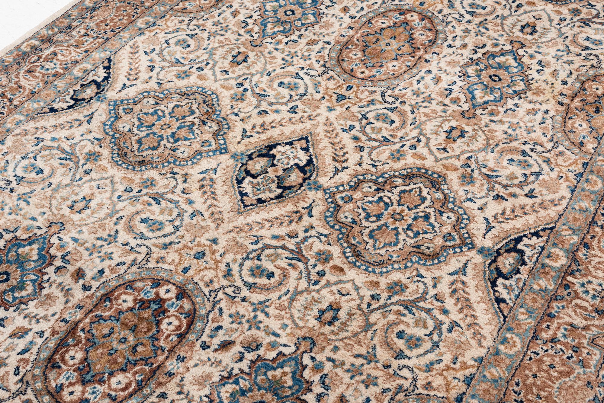 Carpet, approx. 290 x 180 cm.