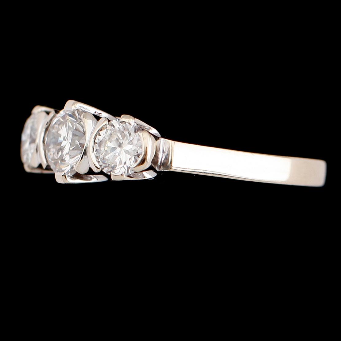RING, 18 k vitguld, 3 briljantslipade diamanter tot 1.39 ct.
