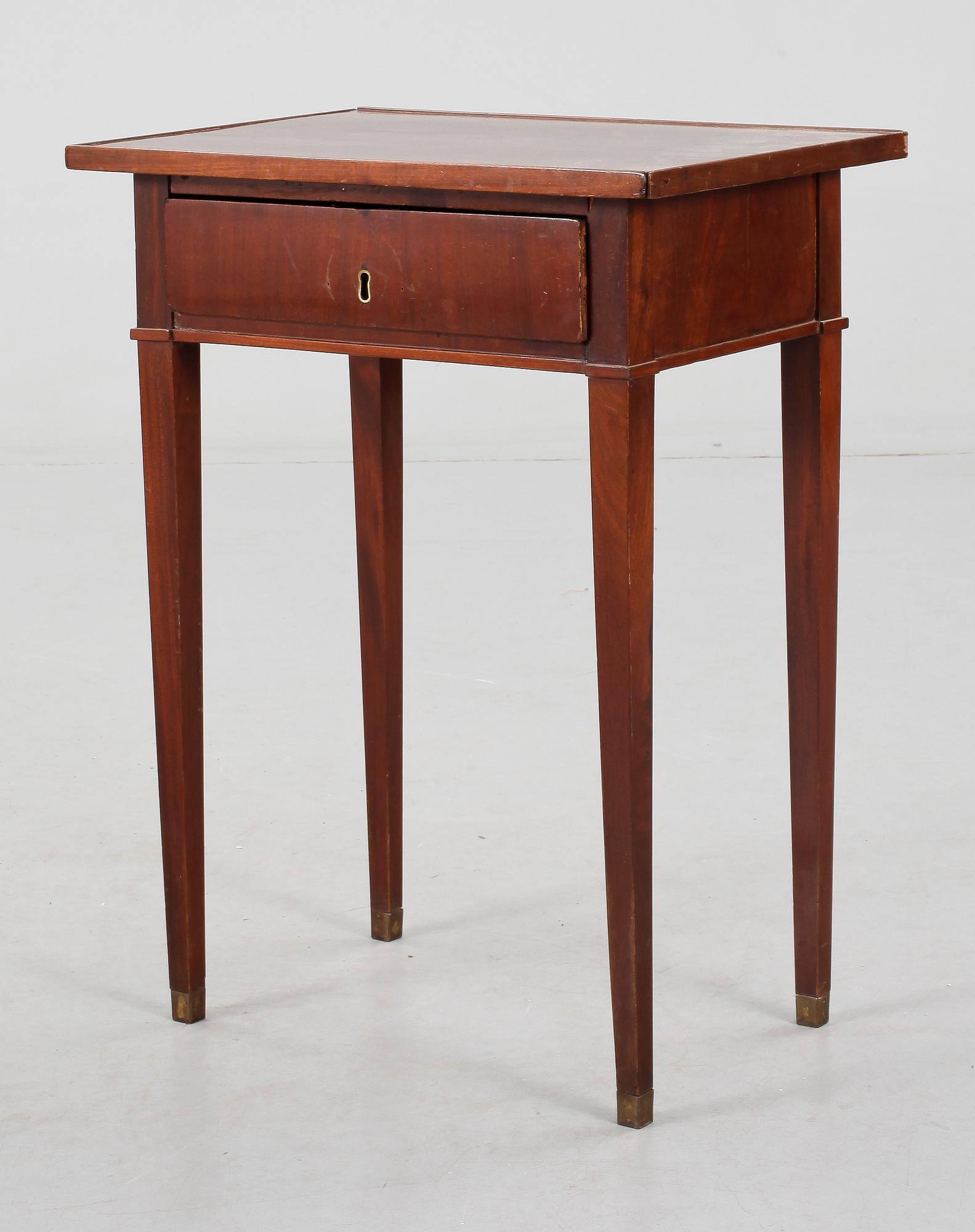 BORD, sengustavianskt, omkring år 1800.