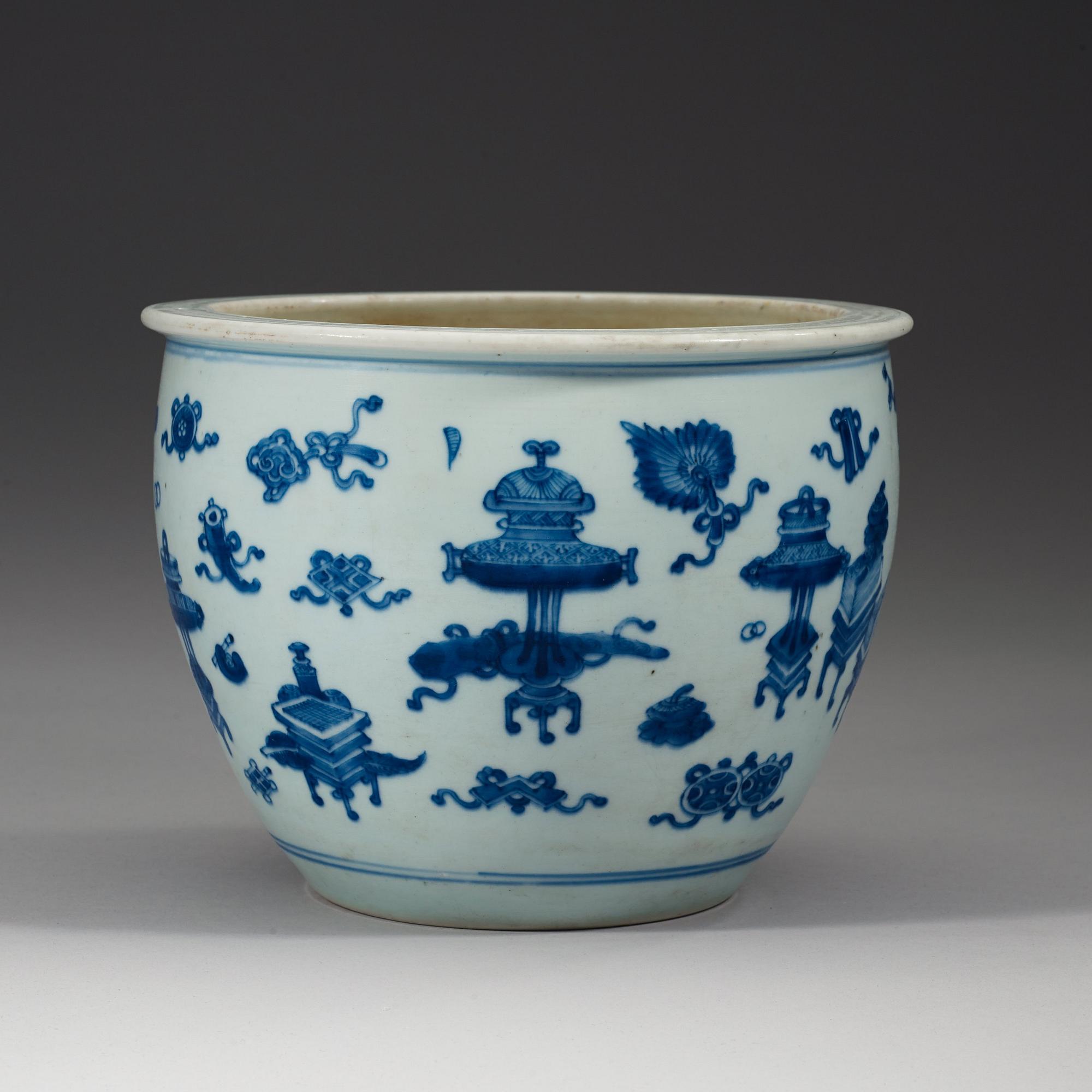 KRUKA, porslin. Qingdynastin, 1700-tal.