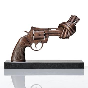 Carl Fredrik Reuterswärd, "Non-Violence Knotted Gun".