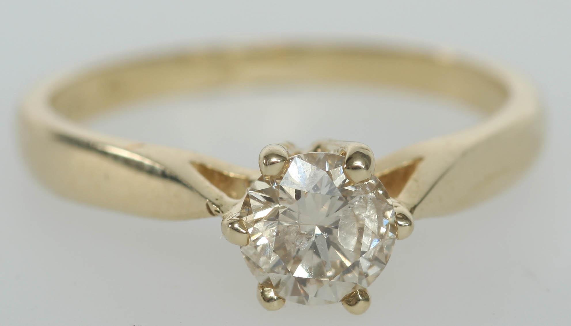 RING, 14K guld, med champagnefärgad briljantslipad diamant, ca 0,62 ct.