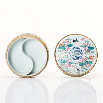 Ask med lock, porslin. Qingdynastin med Guangxus märke (1874-1908).