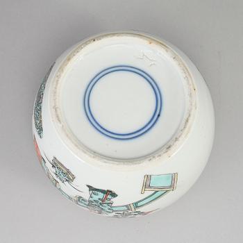 A famille verte jar, Qing dynasty, circa 1900.