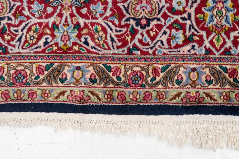 Carpet, Kirman, 410 x 300 cm.