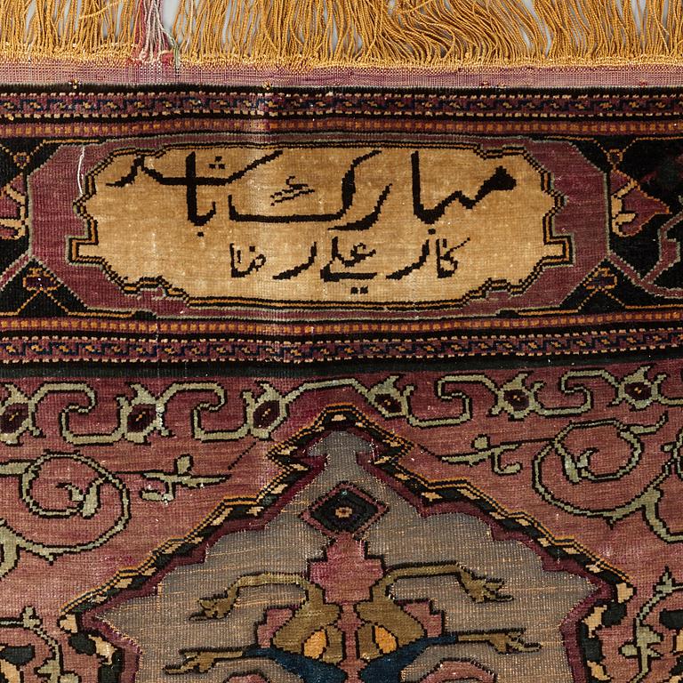 MATTA, antik/semiantik silke Keshan Souf, sannolikt Motachem, ca 112,5 x 100-93 cm (samt överst 1½ cm slätväv).