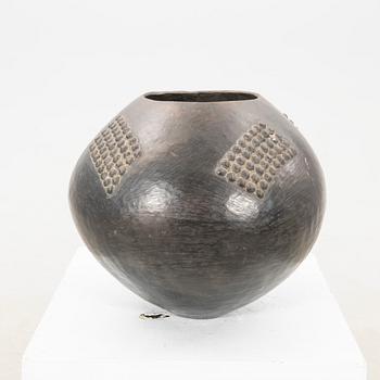 Beer pot Ukhamba, Zulu, South Africa 20th century.