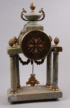 BORDSPENDYL, marmor, Louis XVI stil, 1900-tal.