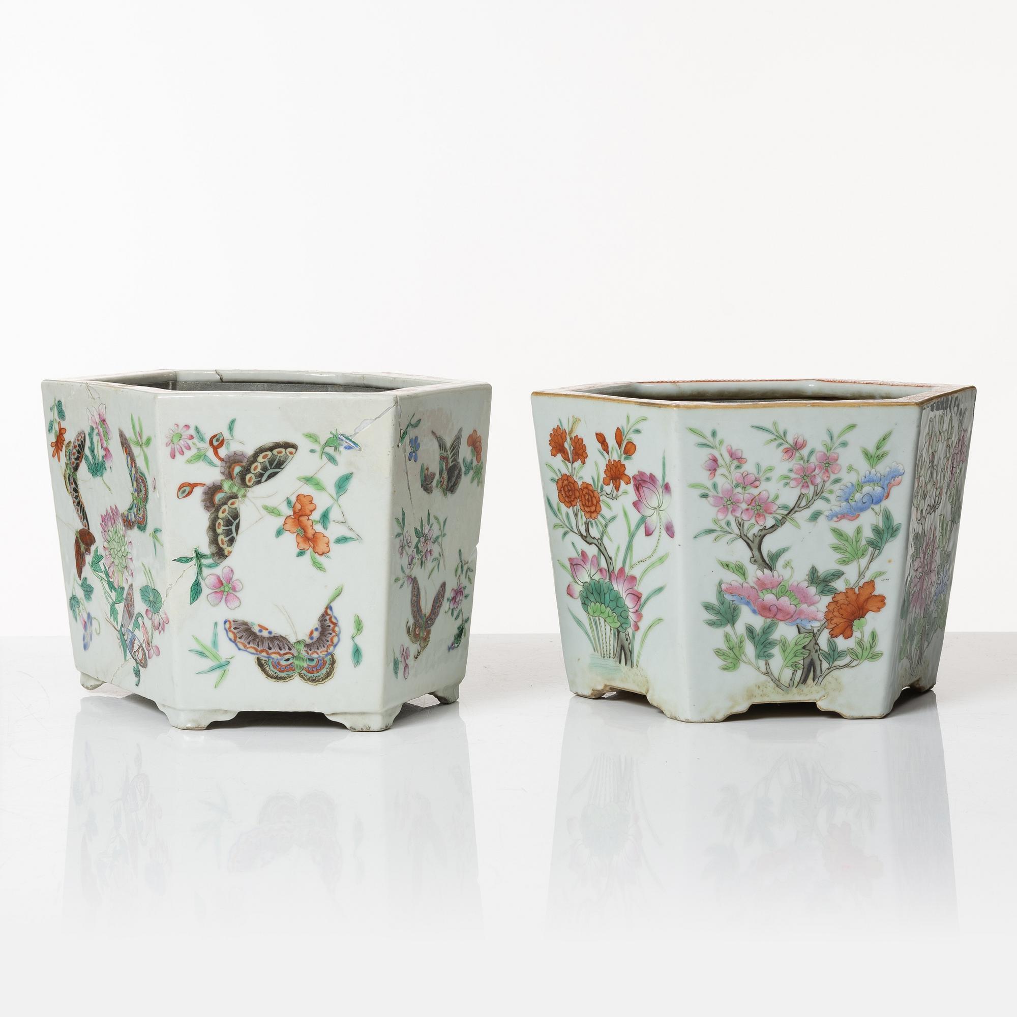 A set of two famille rose jardinieres, Qing dynasty, 19th century.