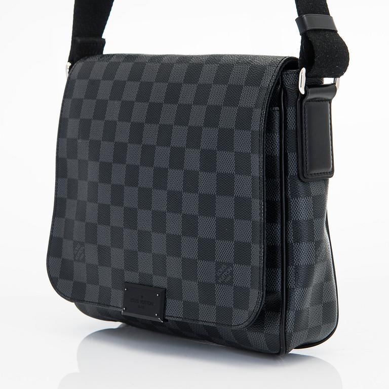 Louis Vuitton, väska, "District PM Messenger".