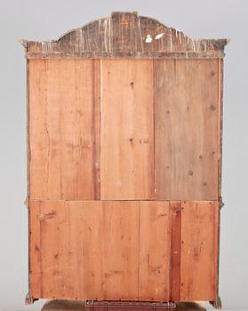 VITRINSKÅP, rokoko, troligen Holland, omkring 1700-talets mitt.