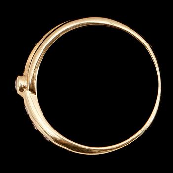 RING, 18 k guld, med 7 små briljanter.