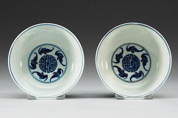 SKÅLAR, ett par, porslin, Qing dynastin(1874-1908).