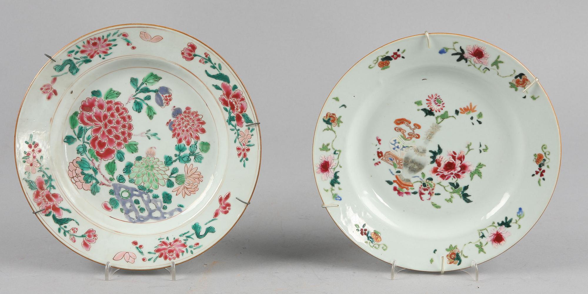 TALLRIKAR, 2 st, porslin, Kina, 1700-tal.
