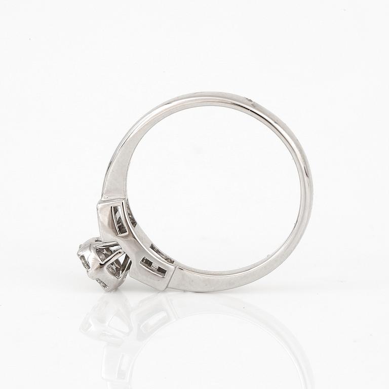 RING, med briljant och baguetteslipade diamanter, totalt ca 0,24 ct.