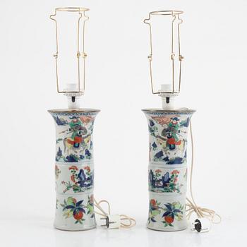 A pair of porcelain vases, China, late Qing dynasty.