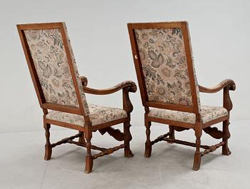 KARMSTOLAR, ett par, barockstil, 1900-talets första hälft.