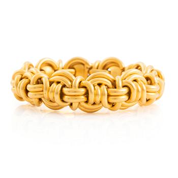 486. An 18K gold bracelet.