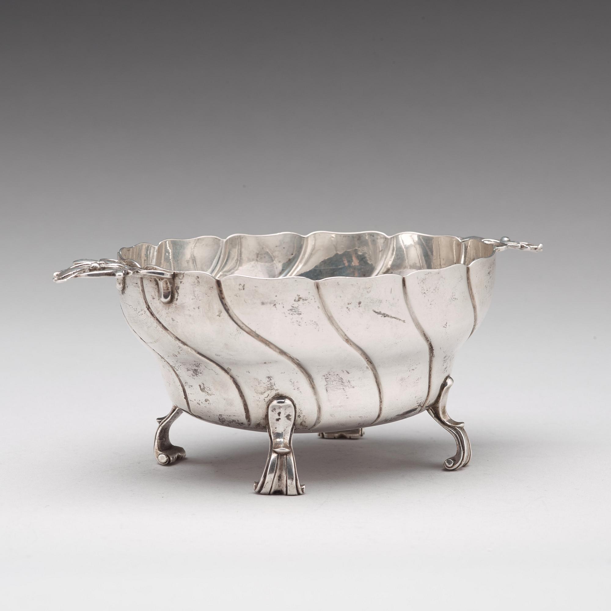 Petter Åkerman, konfektskål, silver, Stockholm
1769, rokoko.