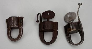 POLHEMSLÅS, 3 st, järn, 1700/1800-tal.
