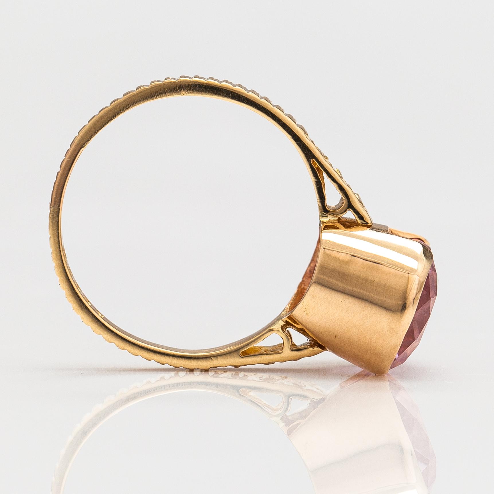 Ring, 18K guld och kunzit. Finska importstämplar 1970.