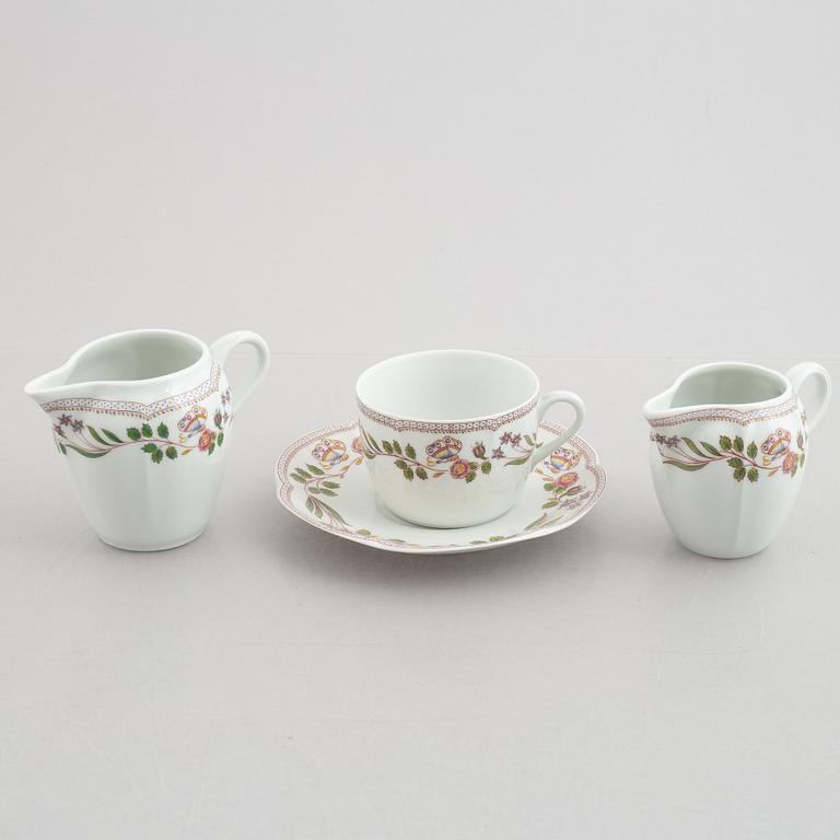 Mat-, kaffe- och teservis, 67 delar, Porcelaine de Paris, Frankrike, sent 1900-tal.