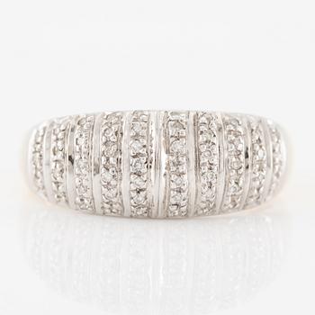 Ring, 18K gold with small eight-cut diamonds.