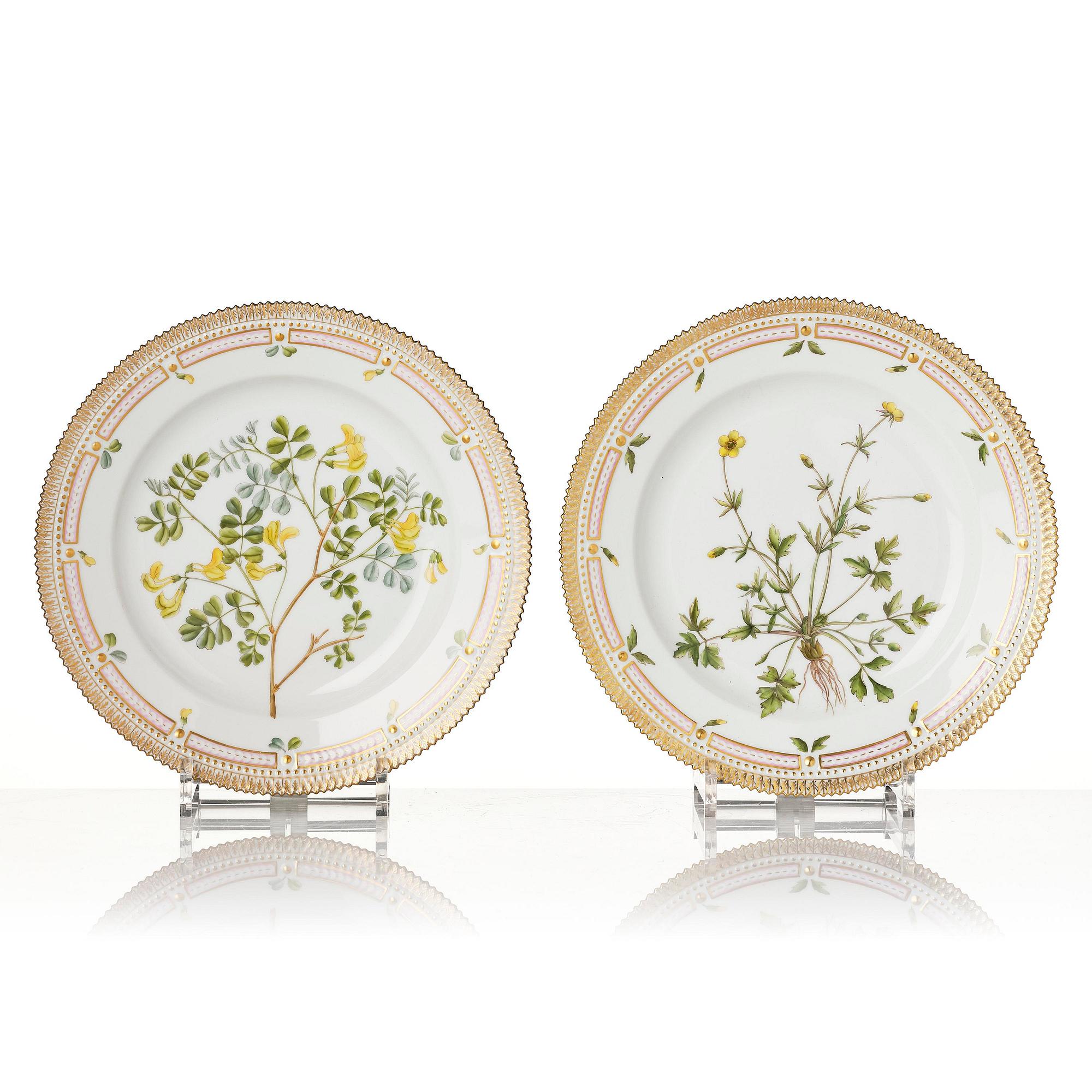A set of 12 Royal Copenhagen 'Flora Danica' plates, Denmark, 20th century.
