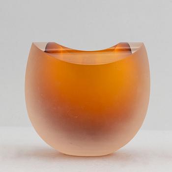 Hanne Dreutler & Arthur Zirnsack, a glass vase from Studio Åhus.
