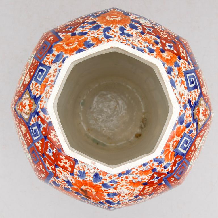 LOCKURNA, porslin, Imari, Japan, tidigt 1900-tal.