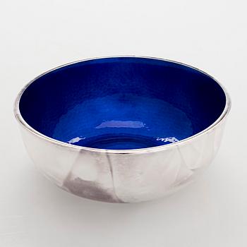 A. Tillander, skål, sterlingsilver och emalj, Åbo 2005.