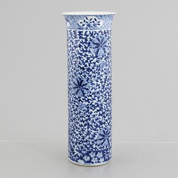 Vas, porslin, sen Qingdynasti, omkring 1900.