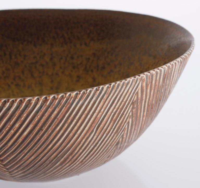 Stoneware bowl by Axel Salto, Royal Copenhagen, incised signature, around mid 20th century.