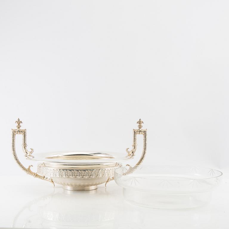 Goblet on foot, 20th century, silver plate and glass.