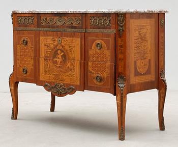 BYRÅ, gustaviansk stil. 1900-tal.